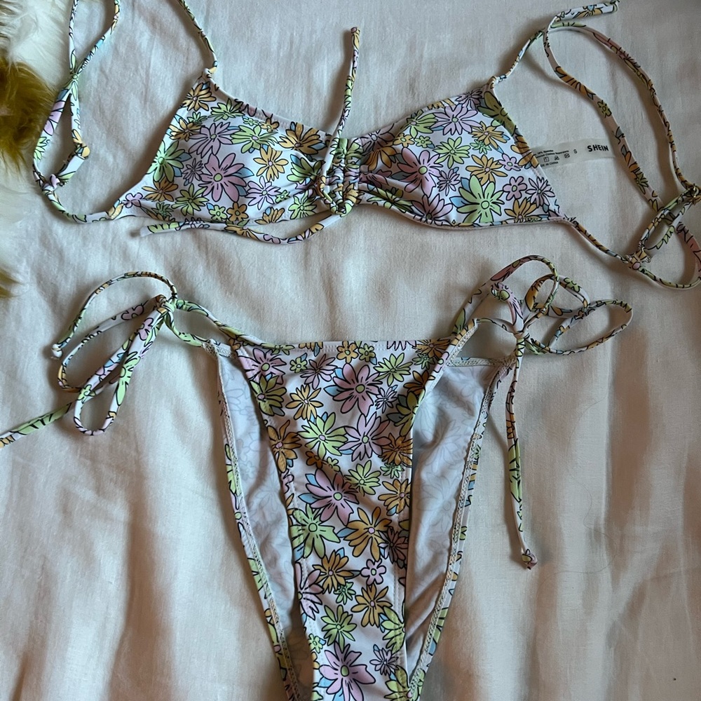 Floral bikini set